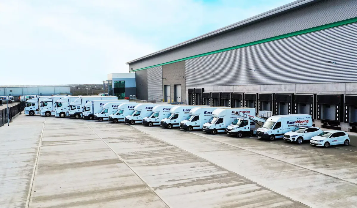 easy shipping storage unit in London