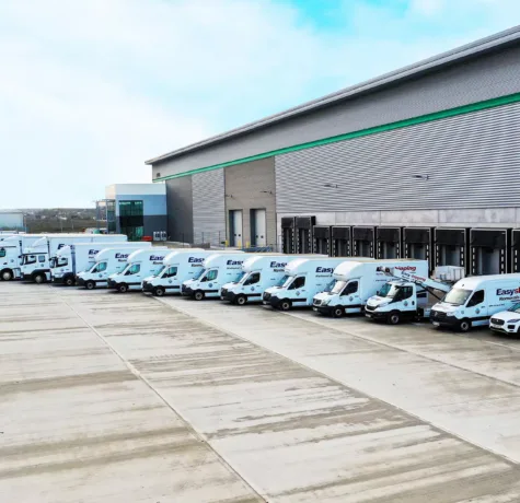 easy shipping storage unit in London